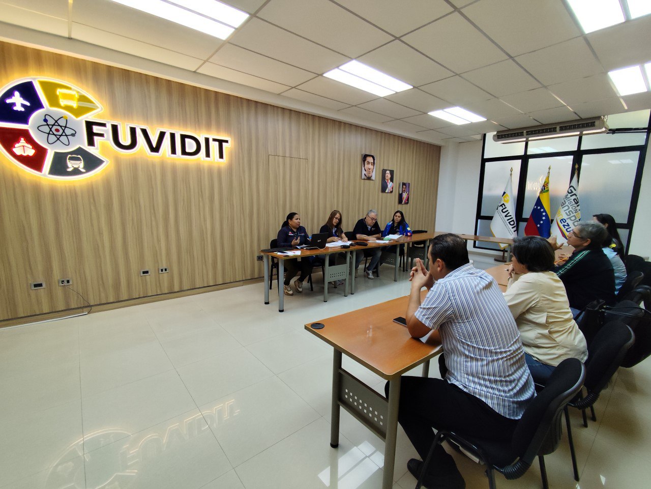 Noticia: Sub Comité 4 (SC4) Transporte Ferroviario y Metroviario avanza en la Normativa Técnica para el Sistema Ferroviario y Metroviario Nacional - Registro informativo en la sala de prensa de FUVIDIT Venezuela