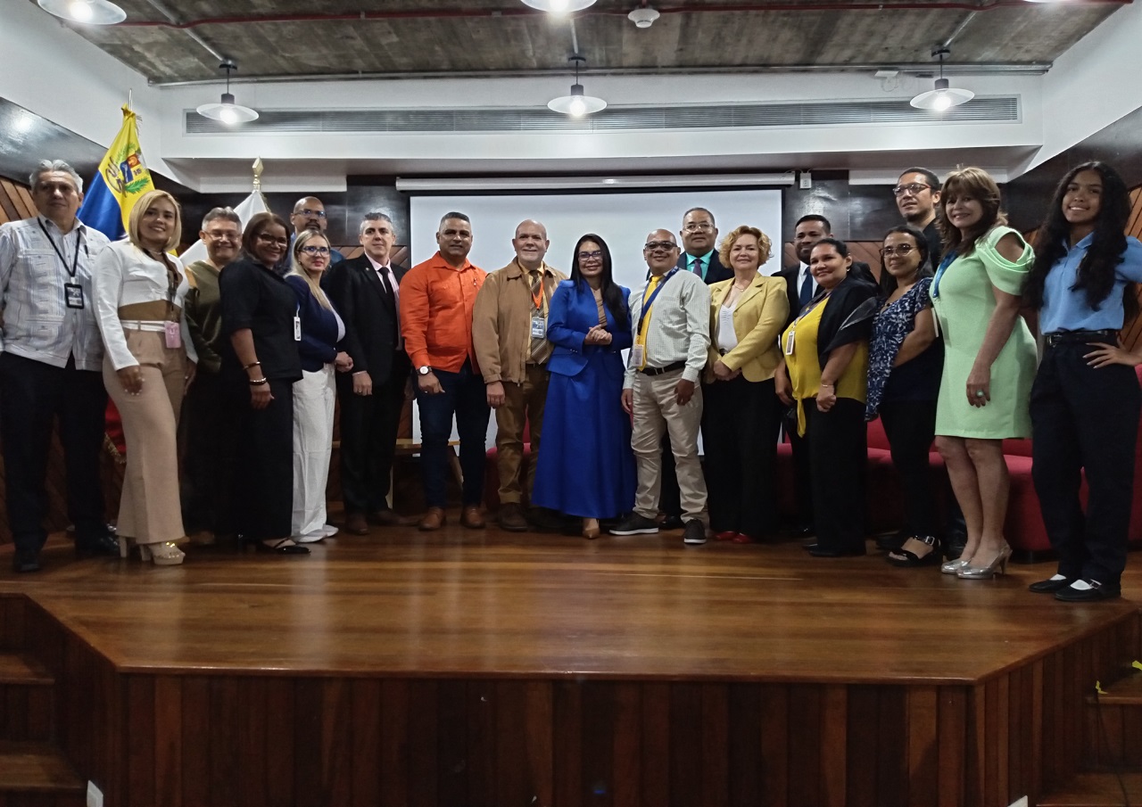 Noticia: Expertos analizan el blindaje estratégico y la ciberseguridad en las organizaciones - Registro informativo en la sala de prensa de FUVIDIT Venezuela