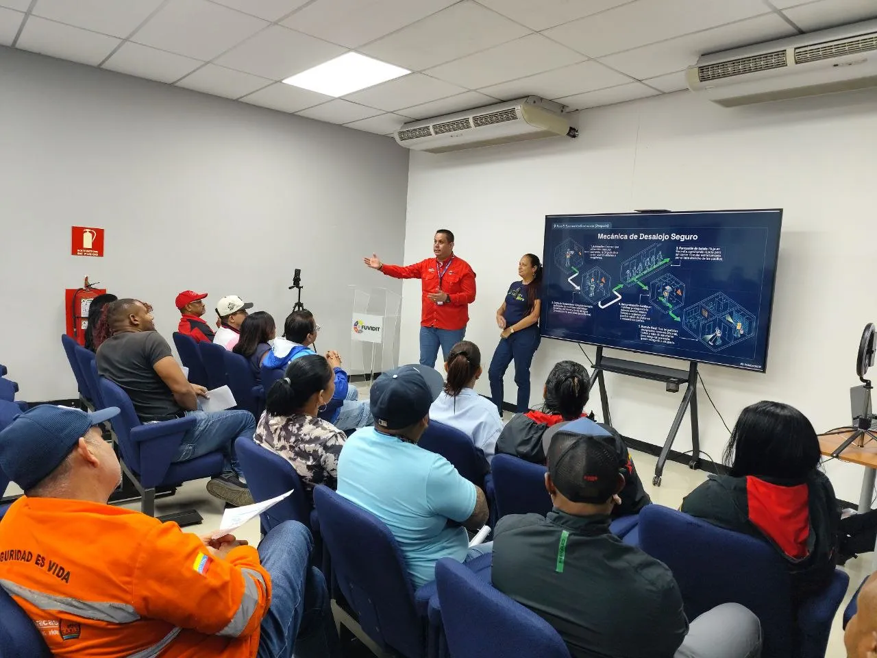 Evidencia fotográfica 4 de la noticia en los laboratorios de FUVIDIT Caracas, Venezuela