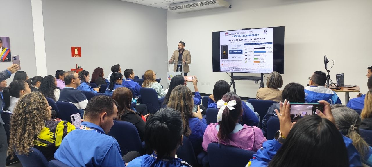 Noticia: FUVIDIT y el SAIEP fortalecen la cooperación técnica e intercambian saberes sobre la hegemonía del petróleo en el sistema global de transporte - Registro informativo en la sala de prensa de FUVIDIT Venezuela
