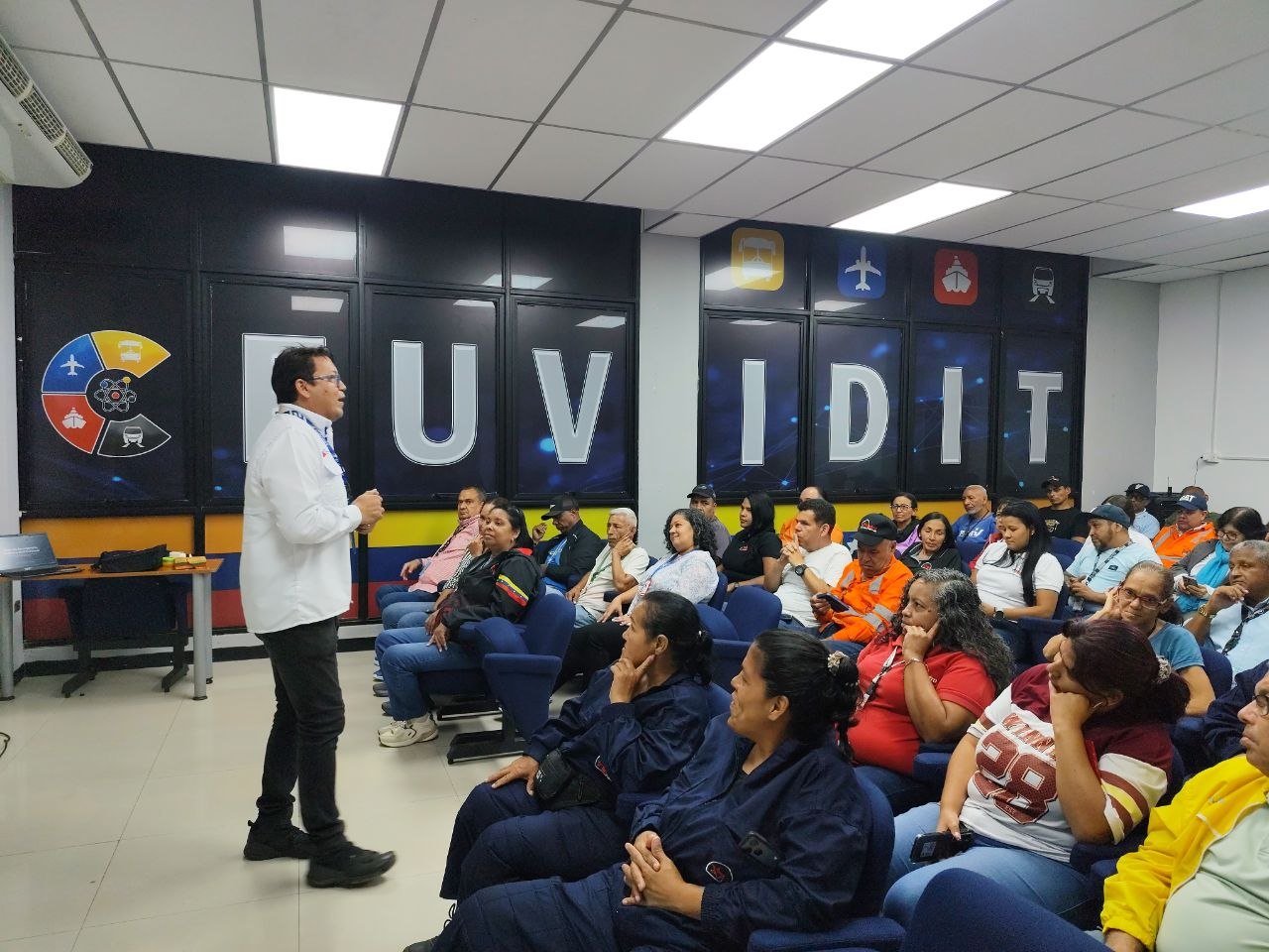 Noticia: FUVIDIT capacita a trabajadores del Metro de Caracas en prevención sísmica - Registro informativo en la sala de prensa de FUVIDIT Venezuela