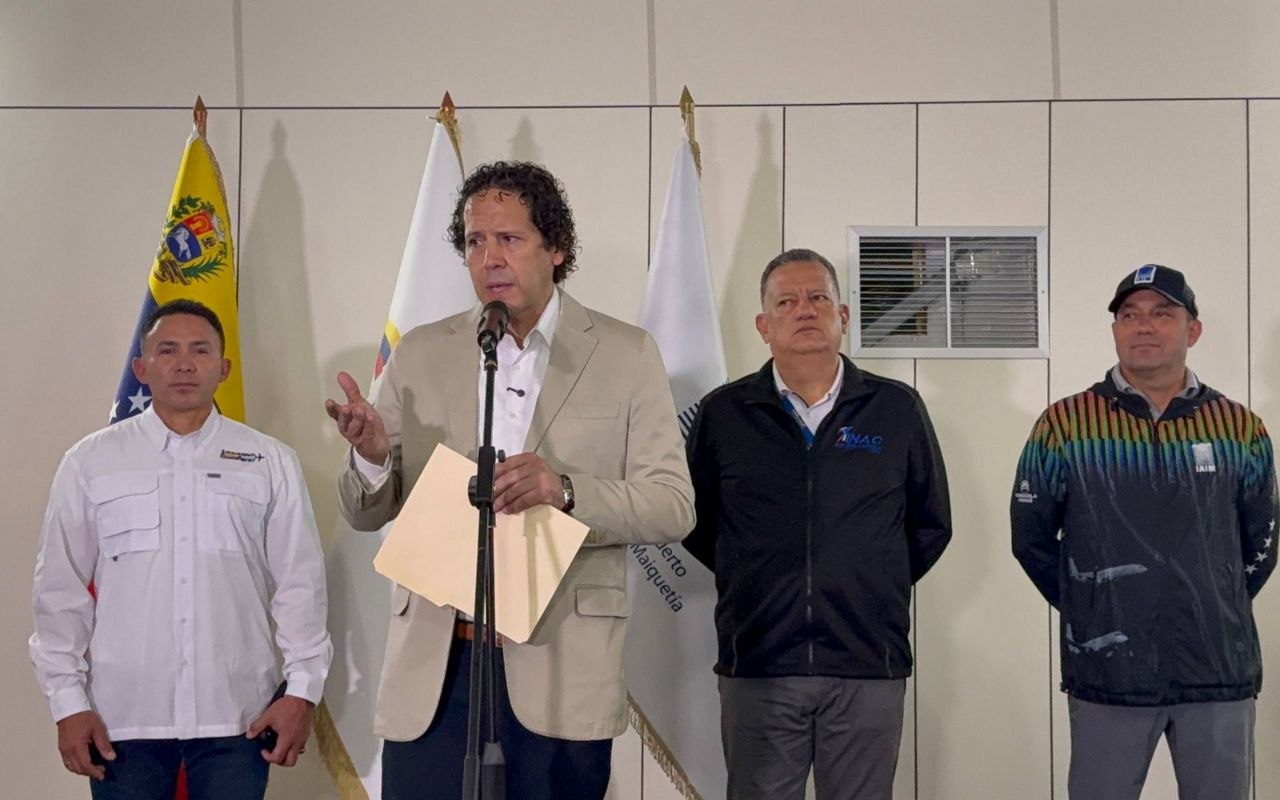 Noticia: Aeropuerto de Maiquetía retoma operaciones regulares en terminales temporales - Registro informativo en la sala de prensa de FUVIDIT Venezuela